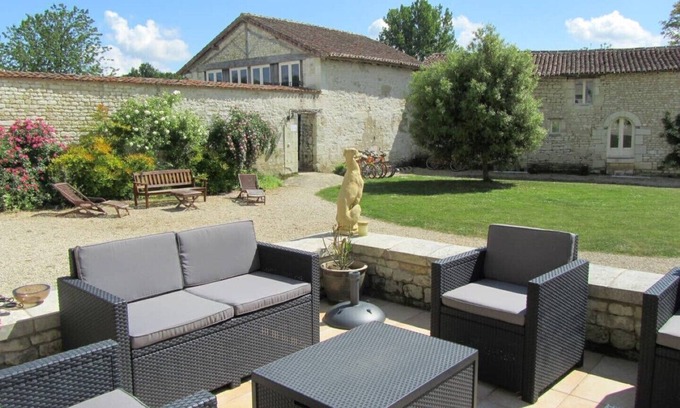 Saires Bed & Breakfast | La Closerie Breakfast included