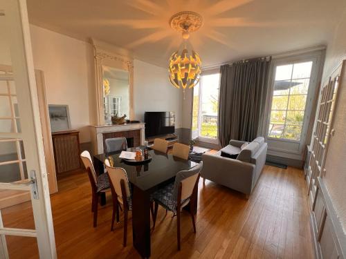 Rochefort Apartment | La Colbertine - Charming Apartment in Place Colbert
