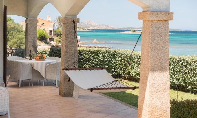 La Conia Apartment | [La Conia Beach House]: Appartamento di Lusso con Terrazza sul Mare