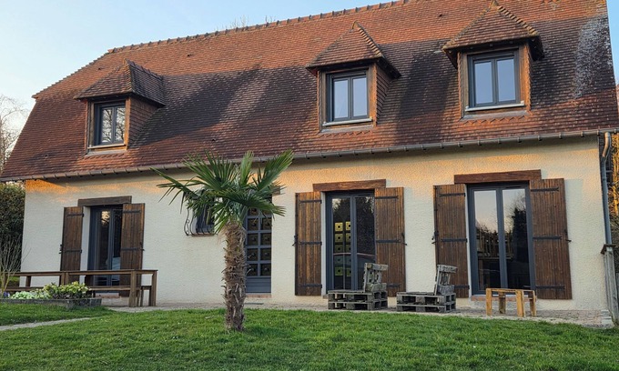 Equemauville House | La Cour Cavelière, Honfl gîteeur 10-14. Family country house.
