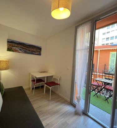 Carabacel Apartment | La cour du centre Nice Verde