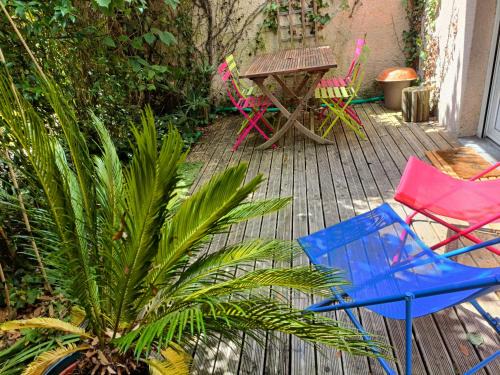 Lestonat - Monsejour Apartment | La dépendance verte