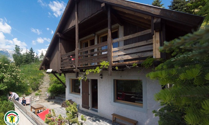Villard-Reculas Ski Chalet | La Darse, Chalet sleeps 10 in the village of Villard Reculas, Alpe d'Huez.