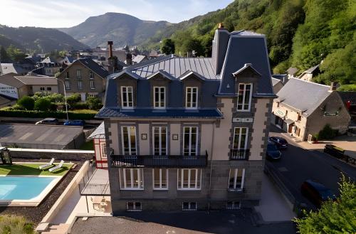 Mont-Dore House | La Demeure Du Tabellion