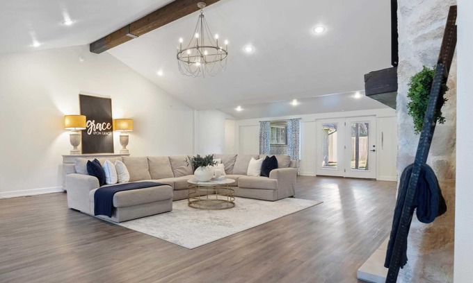 Lubbock House | La Dolce Vita 4BR 2BA Close to Tech