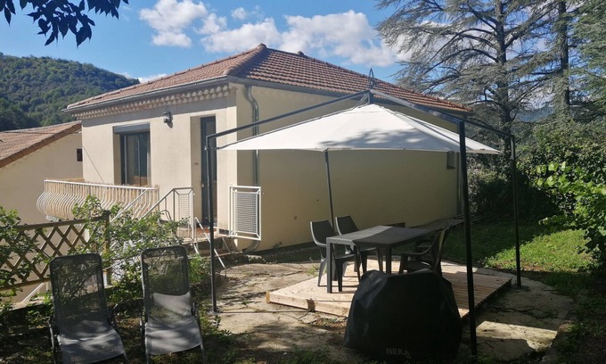 Vals-les-Bains Apartment | La dolce Vita gite with terrace and view close to everything