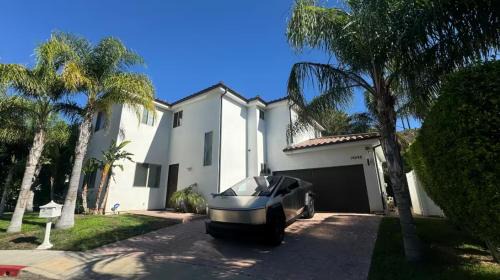 Tarzana House | LA Dream Gem - Beautiful Home with Spa