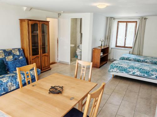 Ormoy-la-Riviere Apartment | La Ferme des Acacias