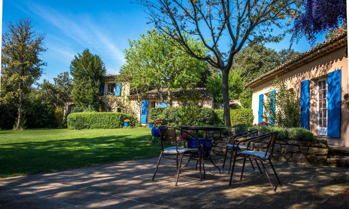 Saint-Marc-Jaumegarde Bed & Breakfast | La Ferme