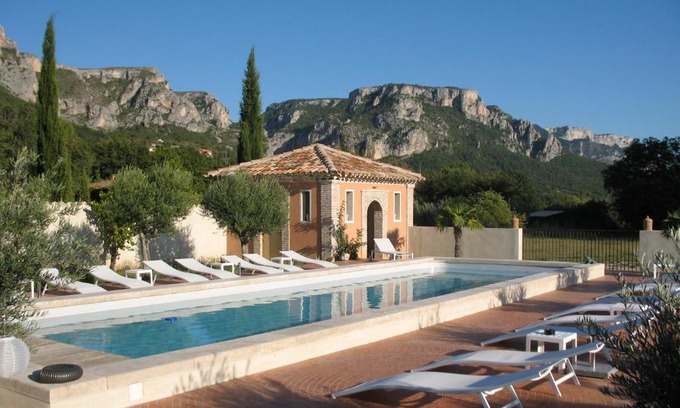 Moustiers-Sainte-Marie Hotel | La Ferme Rose-Hôtel de Charme