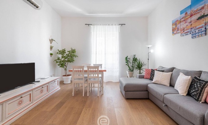 Cagliari Apartment | La Finestra sul Corso
