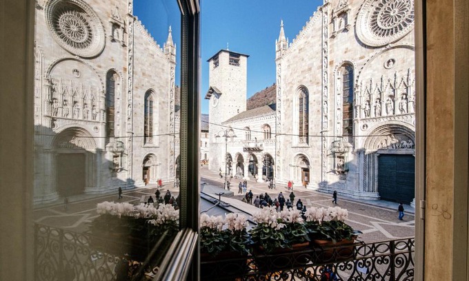 Como City Centre Apartment | La Finestra Sul Duomo - The House Of Travelers