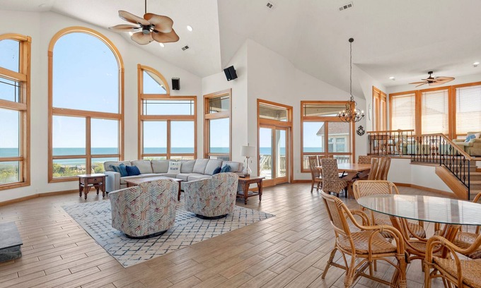 Pine Island House | La Fleur de Mer: Oceanfront, Pool, Spa, Rec Room