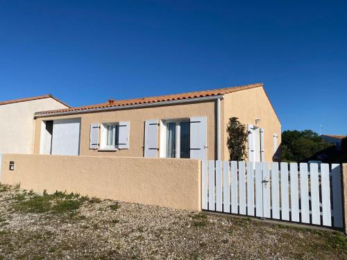 Le Chateau-d'Oleron House | La Fleur des Marais - 3 chambres & jardin 400m2