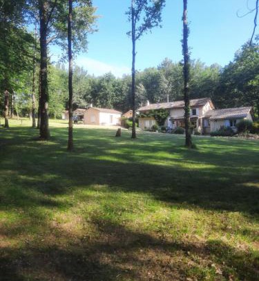 Lacropte Bed & Breakfast | La Forêt des Trois Hiboux - Le Clos Napoleon Bed&Breakfast