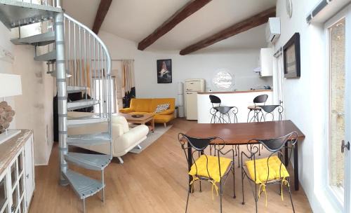 Causses-et-Veyran Apartment | La Forgeolie