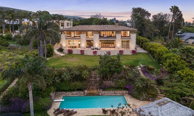 Western Malibu House | La Fortezza by Stay Awhile Villas