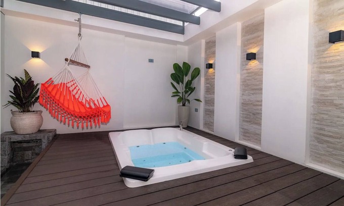 La Fortuna Villa | La Fortuna Duo Retreat with 6 Bedrooms, 5 Bathrooms and 2 Jacuzzis