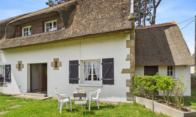 Guilvinec Ski Chalet | La Frégate – For 4 in a Cottage with Garden