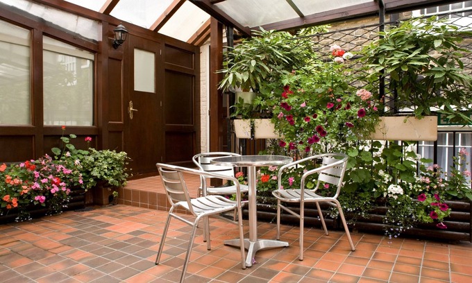 Hampstead House | La Gaffe