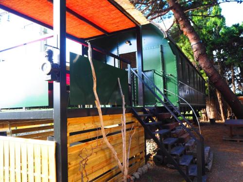 Millas House | La gare de Millas (Gîte le wagon)