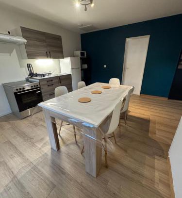 Anglesqueville-la-Bras-Long Apartment | La grange