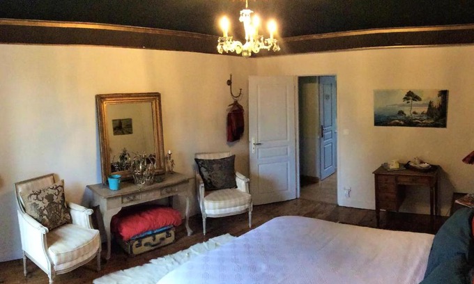 Vorly Bed & Breakfast | La grand' maison
