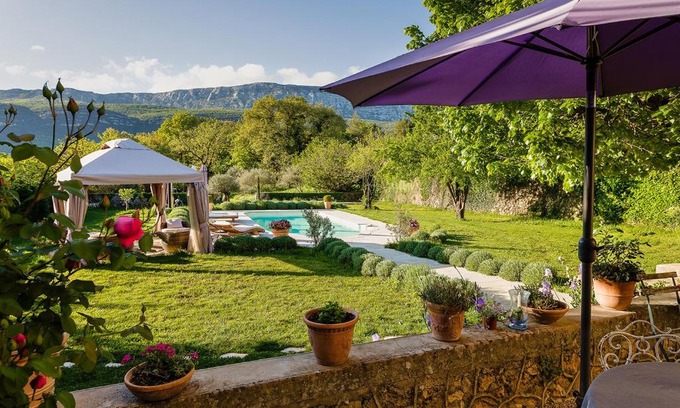 Nans-les-Pins Bed & Breakfast | La Grande Maison De Nans