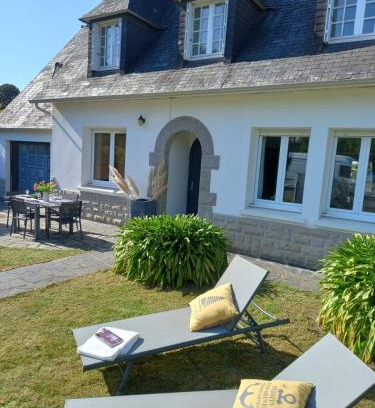 Plestin-les-Greves House | La Grande Plage, tout proche des plages, 5 personnes