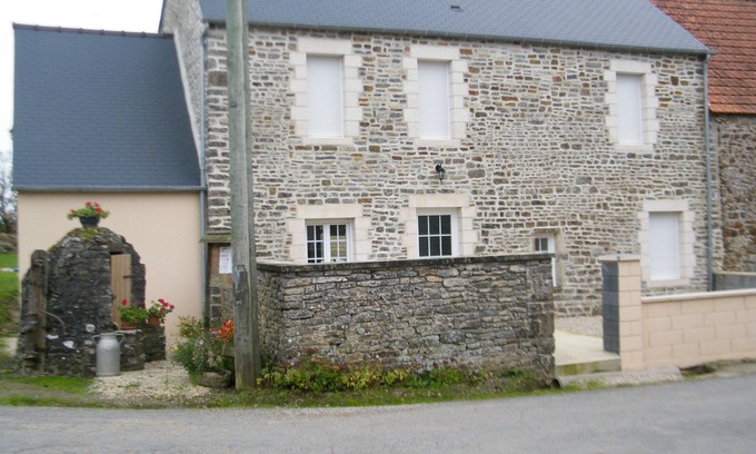 Le Mesnil House | La grange à bigot (bigot's barn), created in an old house with an adjoining barn.