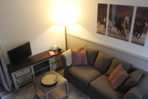 Mehers House | la grosse pierre