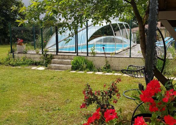Sainte-Eulalie-en-Born Apartment | La Guirosse