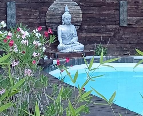 Laroque Bed & Breakfast | La guitoune