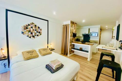 Quartier Administrations Apartment | La Halte Tendance - terrasse - clim