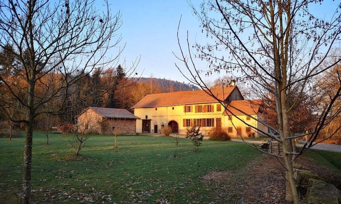 La Houssiere House | La Houssière House in the countryside. Ideal for families and friends. Pets welcome.
