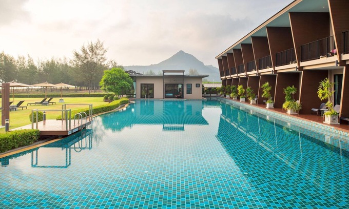 Sam Roi Yot Hotel | La Isla Pranburi Beach Resort