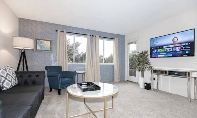 University City Condo | La Jolla UTC w/Pool, Sauna, Gym, Parking, King Bed - Long Term Stay Discounts