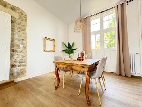 Domfront en Poiraie Apartment | La LOGE entre Pierre & Histoire
