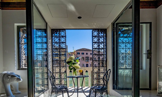 Cannaregio Apartment | La Loggia Grand Canal