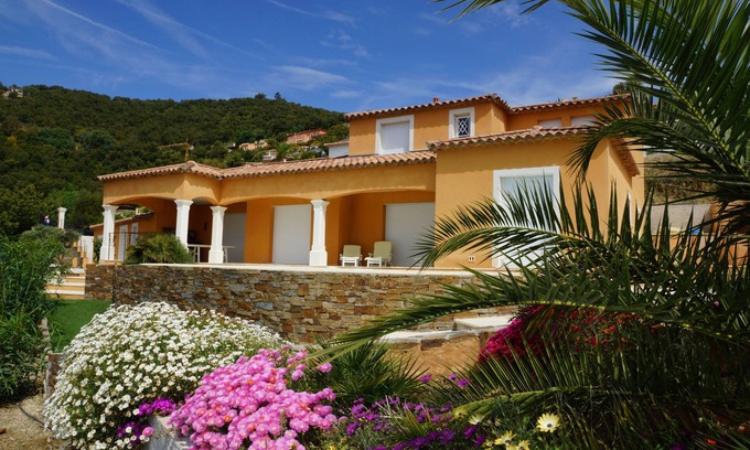 La Londe-les-Maures House | LA LONDE LES MAURES: Villa Avec Piscine -8 Pers-Vue Mer-Proche- Golf Valcros-