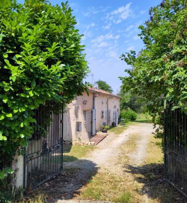 Saint-Meard-de-Gurcon House | La longère aux agrumes - gite piscine jardin-forêt