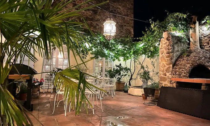 Sainte-Colombe-sur-lHers House | La Maison de Mama C: Charming french village home