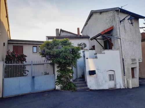 Villerest House | La Maison au Camélia