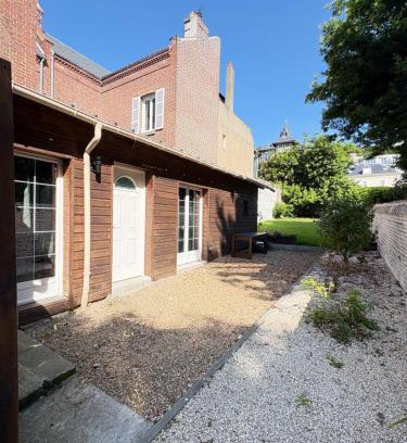 Cote Ouest Ormeaux Apartment | La Maison au fond du jardin