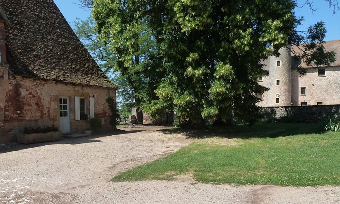 Saint-Menoux Cottage | la maison aux arcades