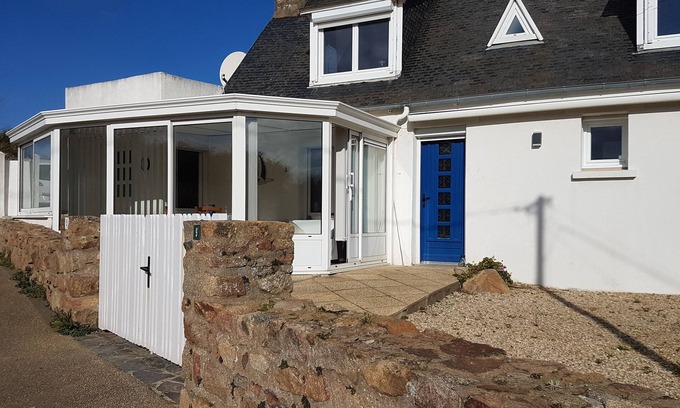 Pleubian House | La maison aux Hortensias, 1km from the beach and close to the Sillon de Talbert.