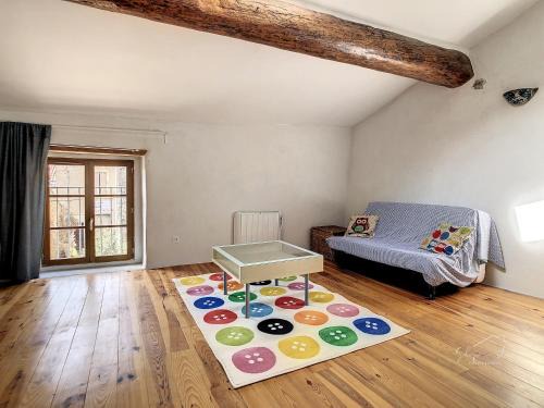 Caunes-Minervois House | La maison aux volets bleus