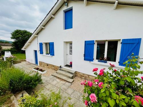 Le Riols House | La maison aux volets bleus
