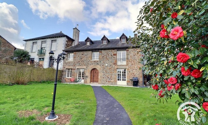 Saint-Symphorien House | La Maison Camélia - SAINT SYMPHORIEN
