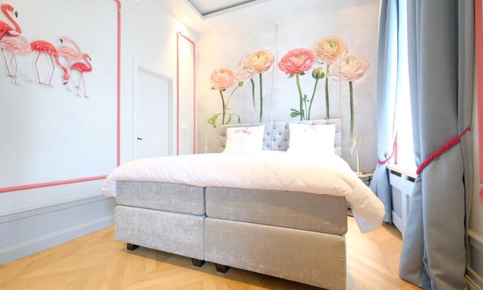Mons House | La Maison de la Duchesse de la Vallière - Chambre Rosaline - Parking privé gratuit